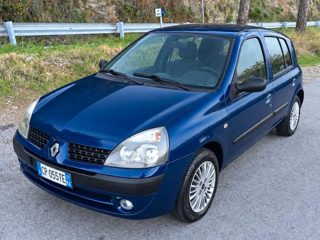Renault Clio 1.2 16V 75 CV Luxe Privilege 5 porte NUOVA