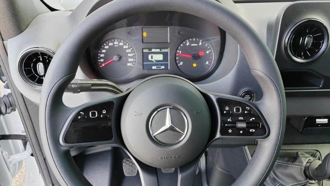 Mercedes-Benz 317 CDI F 37/35