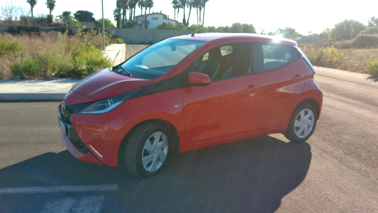 Toyota Aygo 1.0 VVT-i 69 CV 5 porte x-cool TSS
