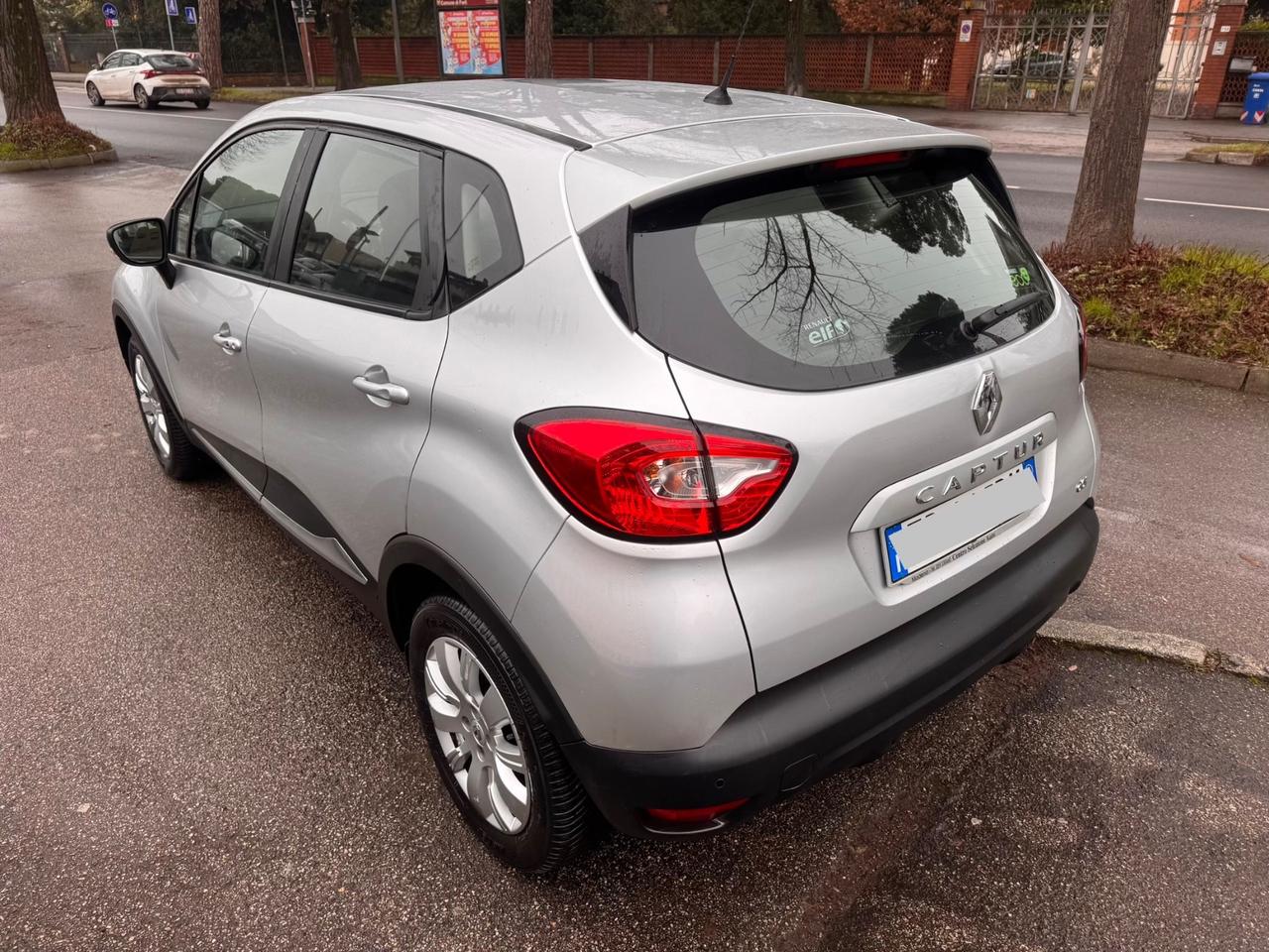Renault Captur dCi 90 CV neopaten garanzia 12 mesi