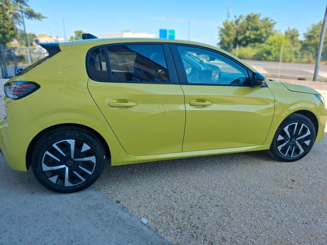 Peugeot 208 Hybrid 110 e-DCS6 Business
