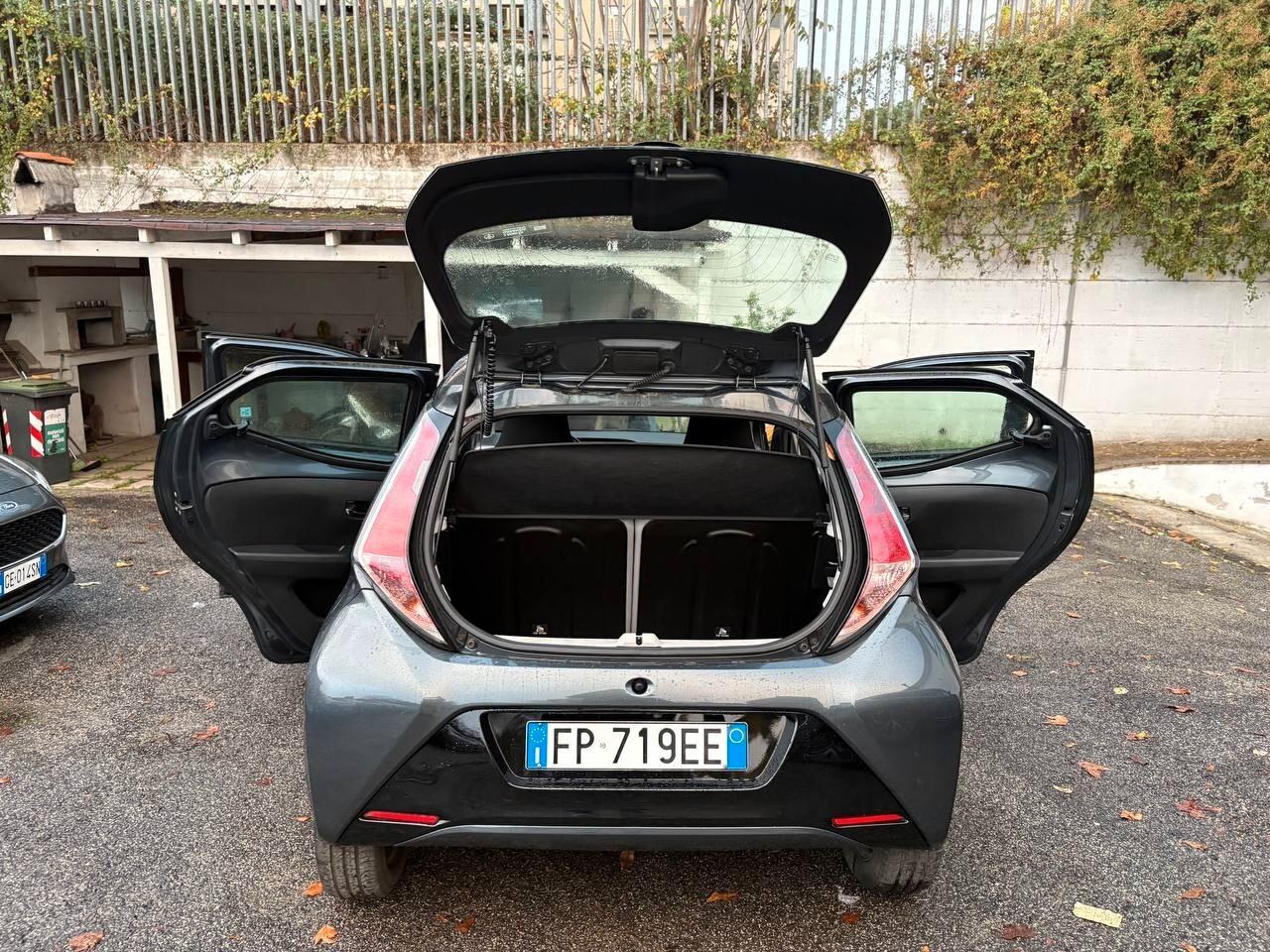 Toyota Aygo 1.0 VVT-i 69 CV 5 porte x-cool TSS