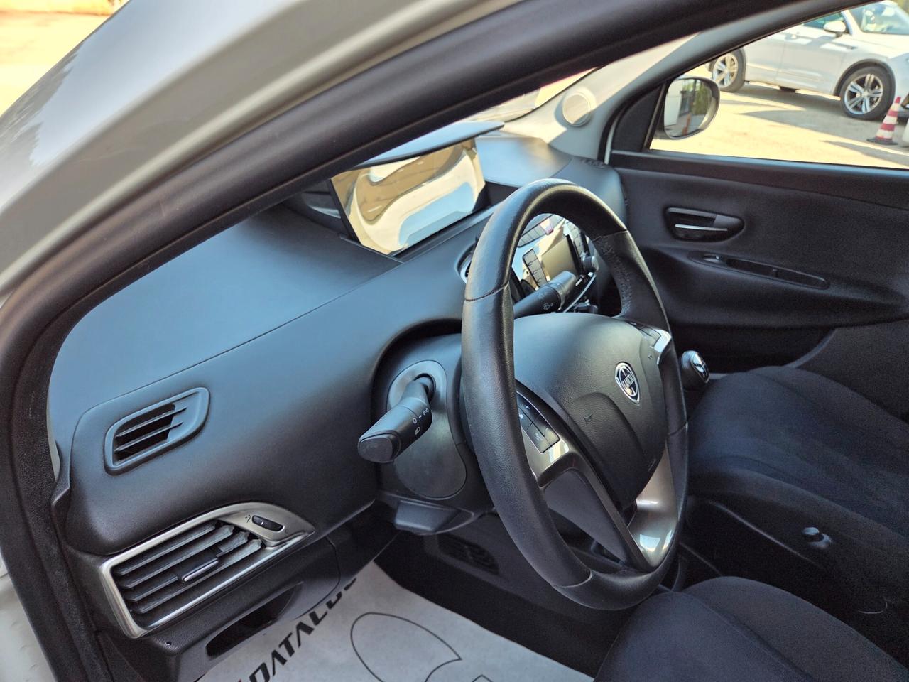 Lancia Ypsilon 1.2 69 CV 5 porte S&S Gold