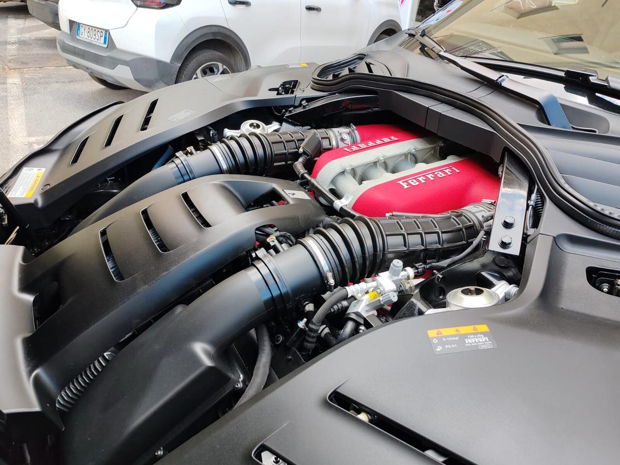Ferrari Purosangue V12 DCT 4WD*Pano*Black