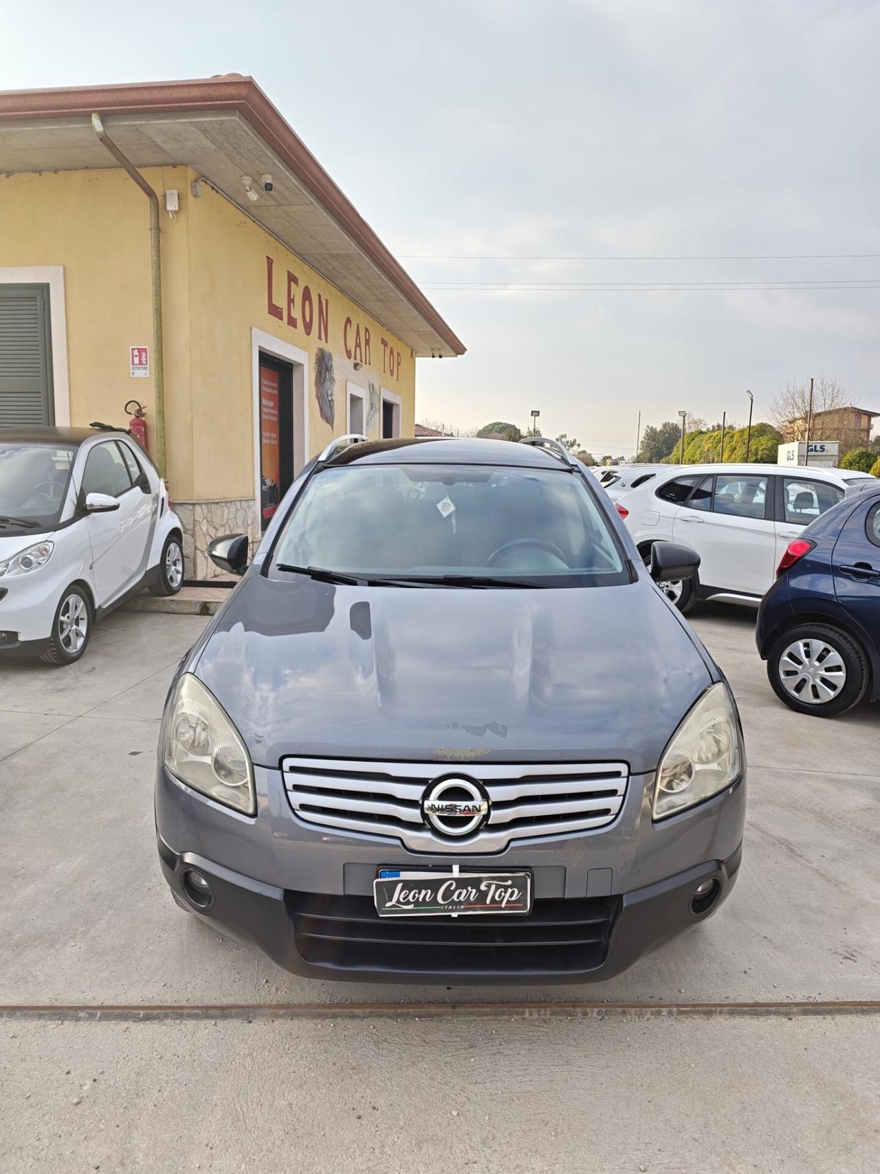 Nissan Qashqai 1.5 dCi 7 posti con gancio traino omologato