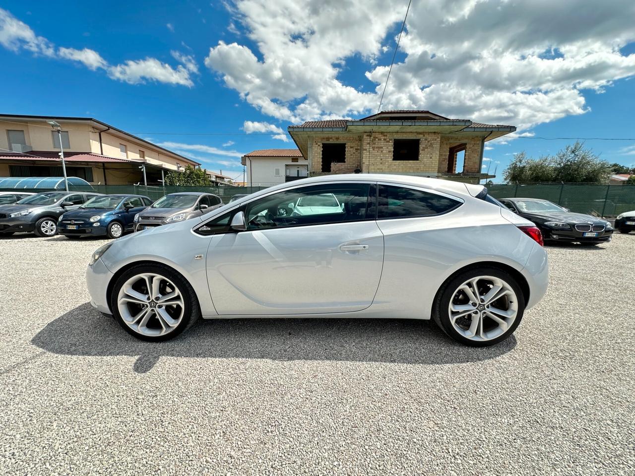 Opel Astra GTC 2.0 CDTI 165cv Cosmo 288.180 km