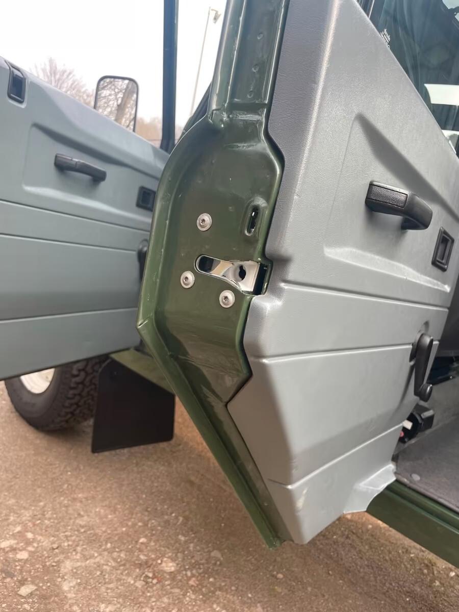 Land Rover Defender 300Tdi SW completamente restaurato