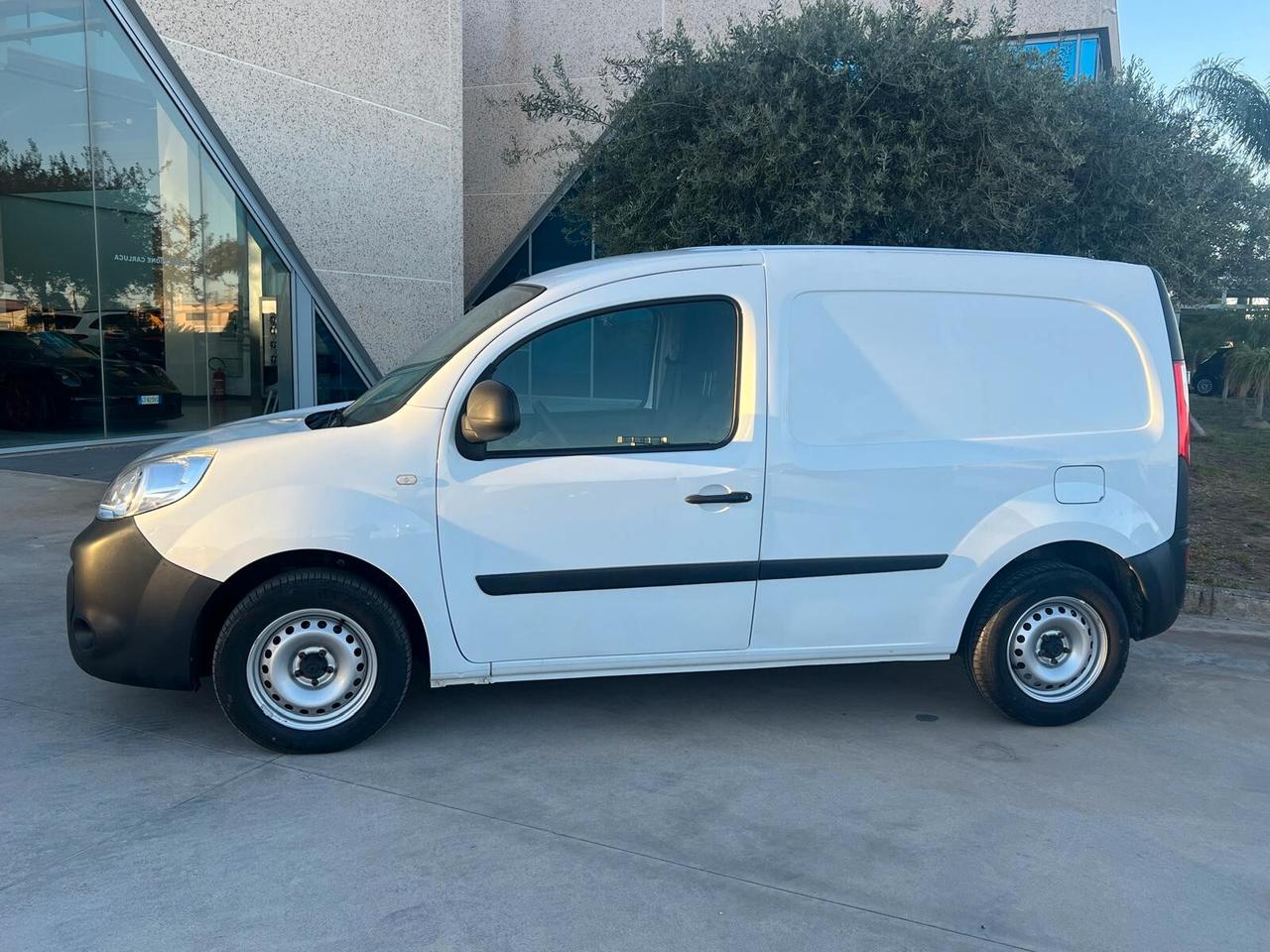 Renault Kangoo 95CV minifurgone possibilità noleggio no scoring