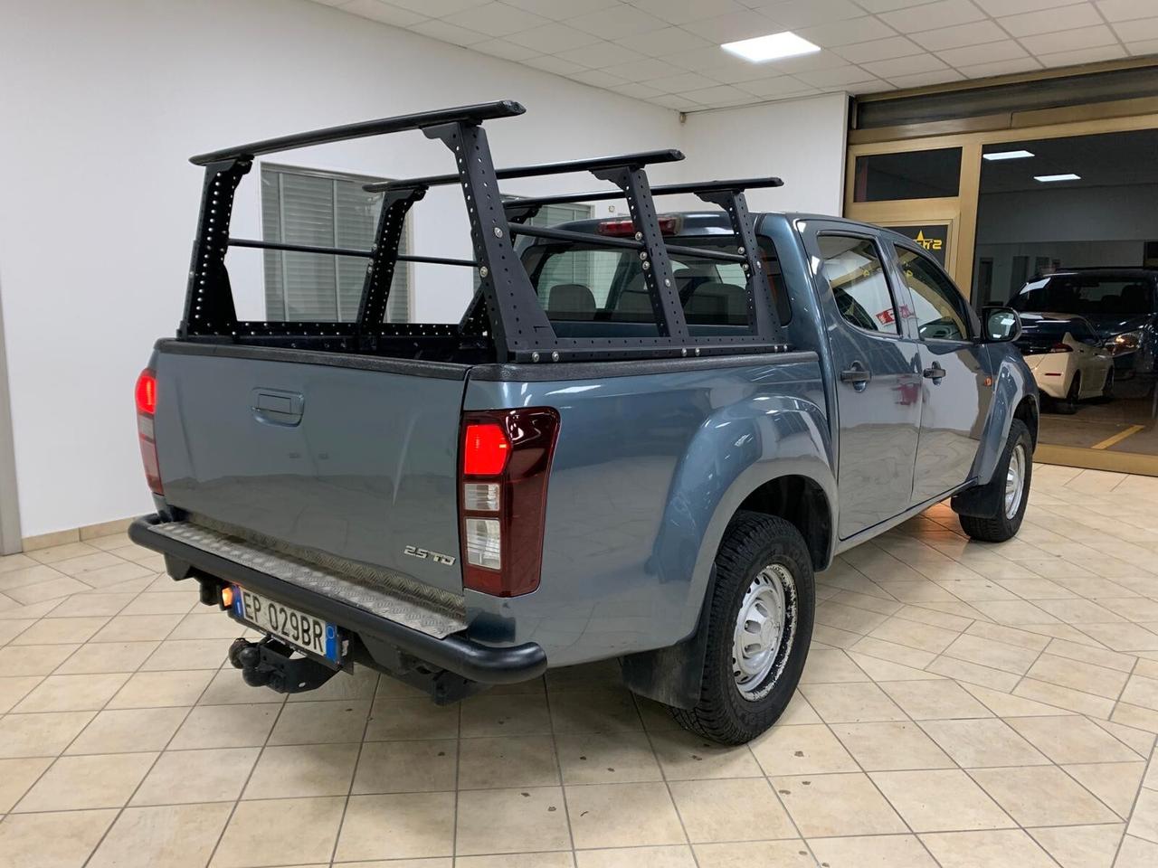 Isuzu D-Max 2.5 Crew Cab Solar 4WD