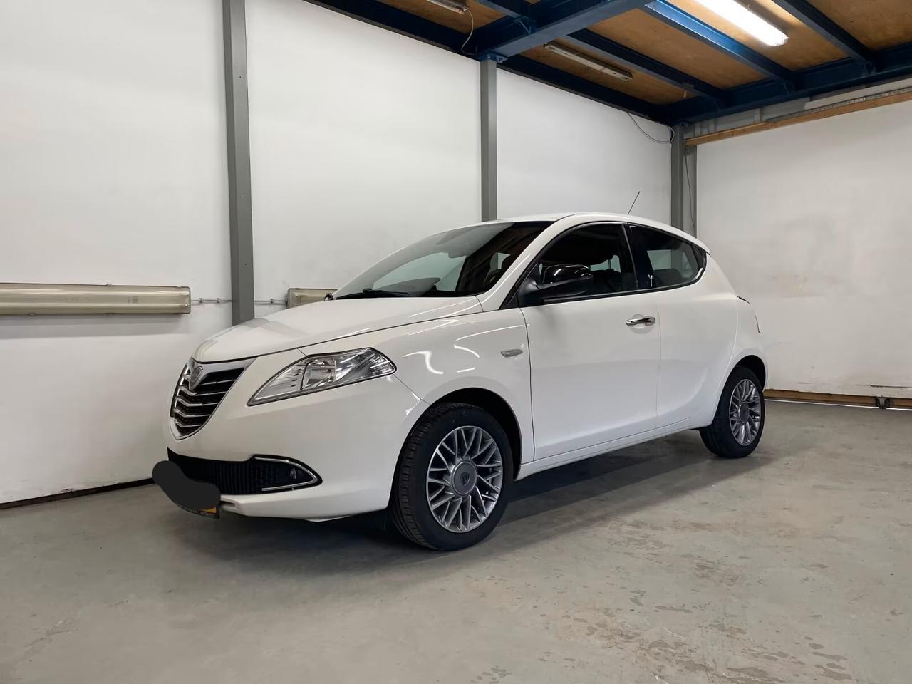 Lancia Ypsilon 1.3 MJT 16V 95 CV 5 porte S&S Elle ok neo patentati