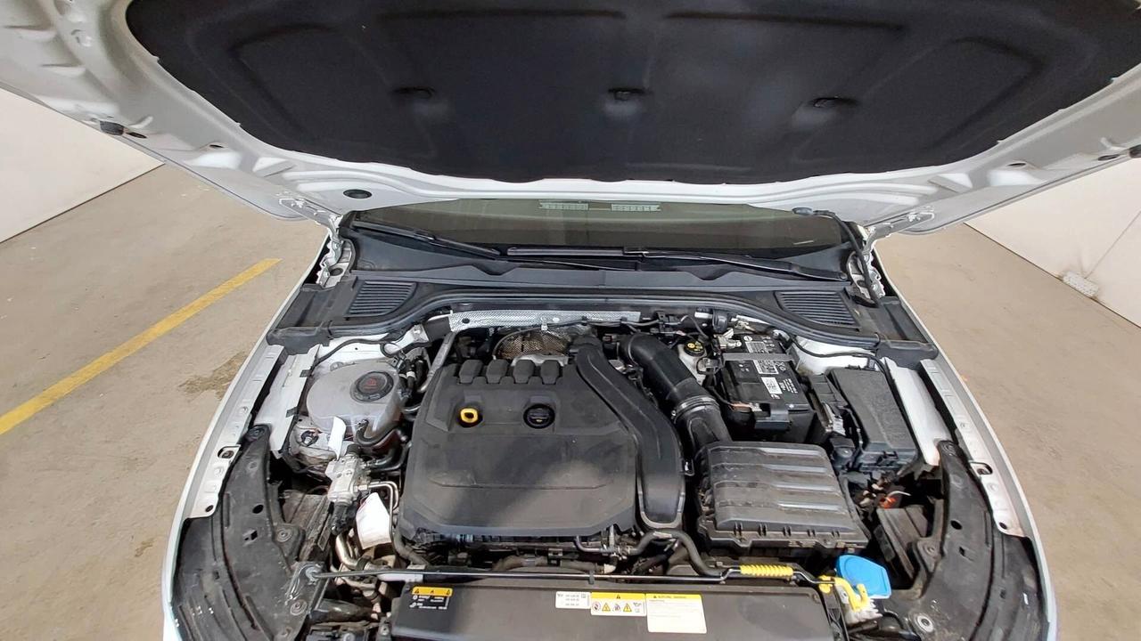 Volkswagen Golf 1.5 TGI DSG_NAVI_R18_CAMERA_MASSAGGIO