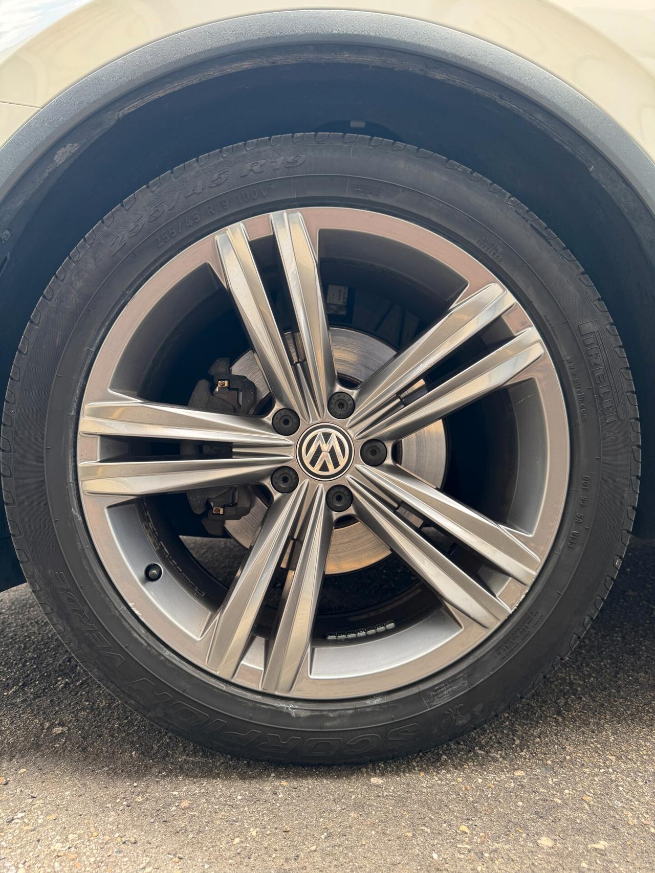 Volkswagen Tiguan 1.6 TDI RLINE