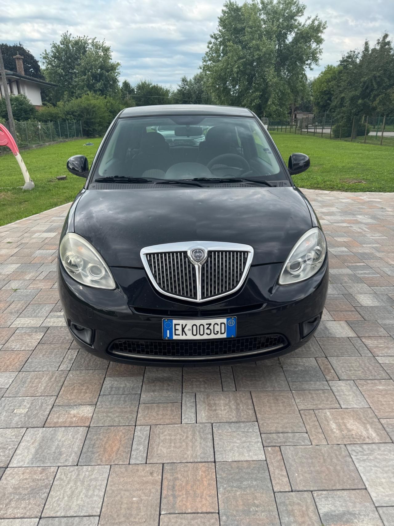 Lancia Ypsilon 1.2 69cv neopatentati