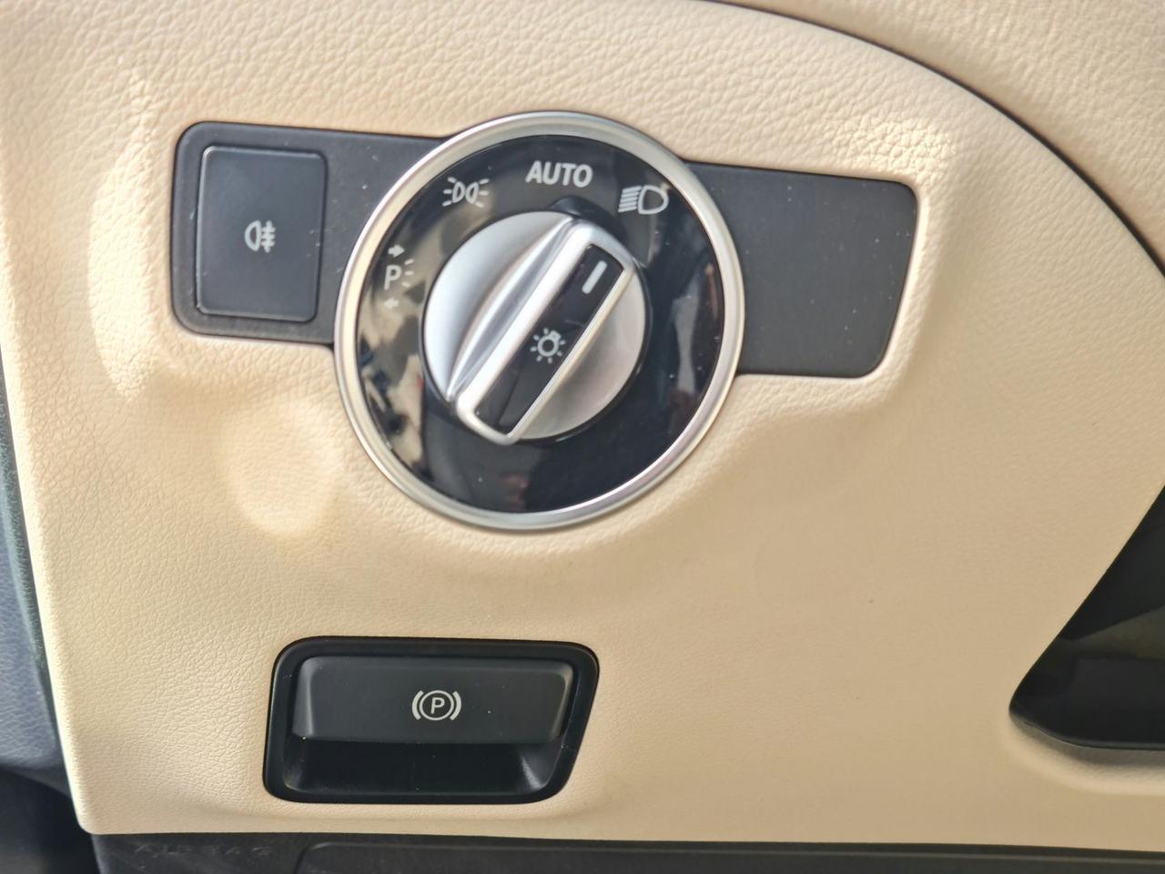 Mercedes-Benz CLA 180 BLUE EFICENCY PREMIUM #6083