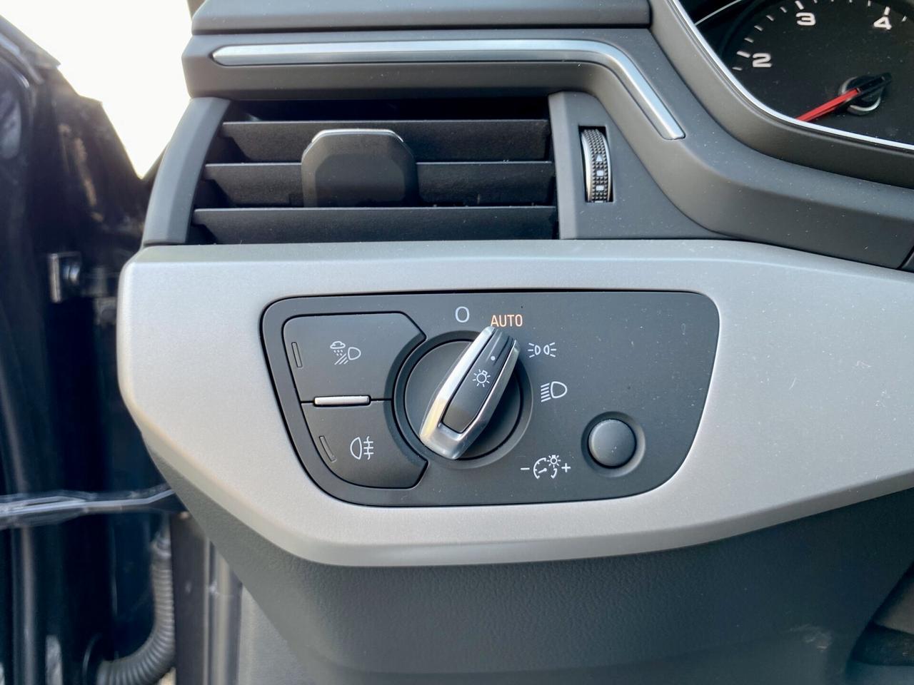 Audi A4 Avant 35 2.0 tdi 150cv s-tronic