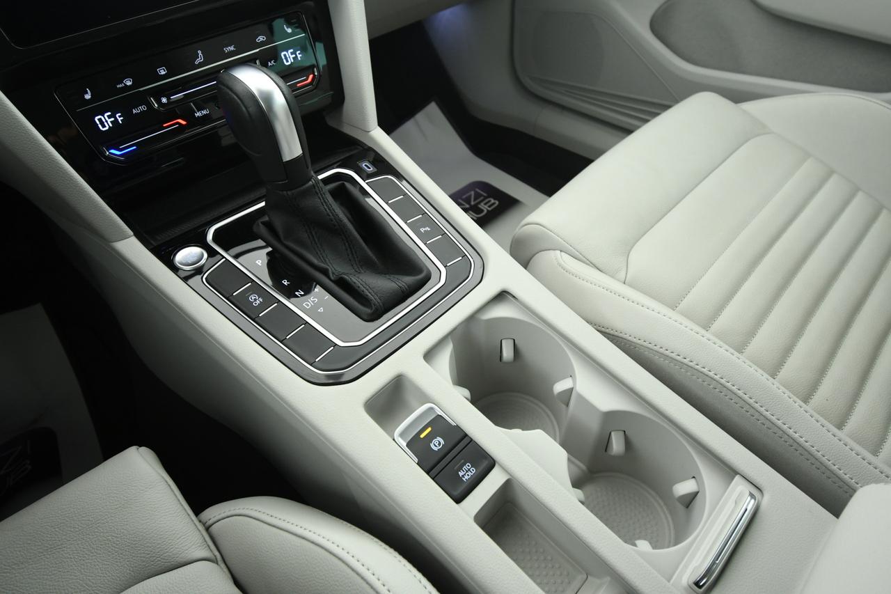 VOLKSWAGEN Passat Variant 2.0 tdi Business 150cv dsg CAMERA+LED+PELLE+ACC