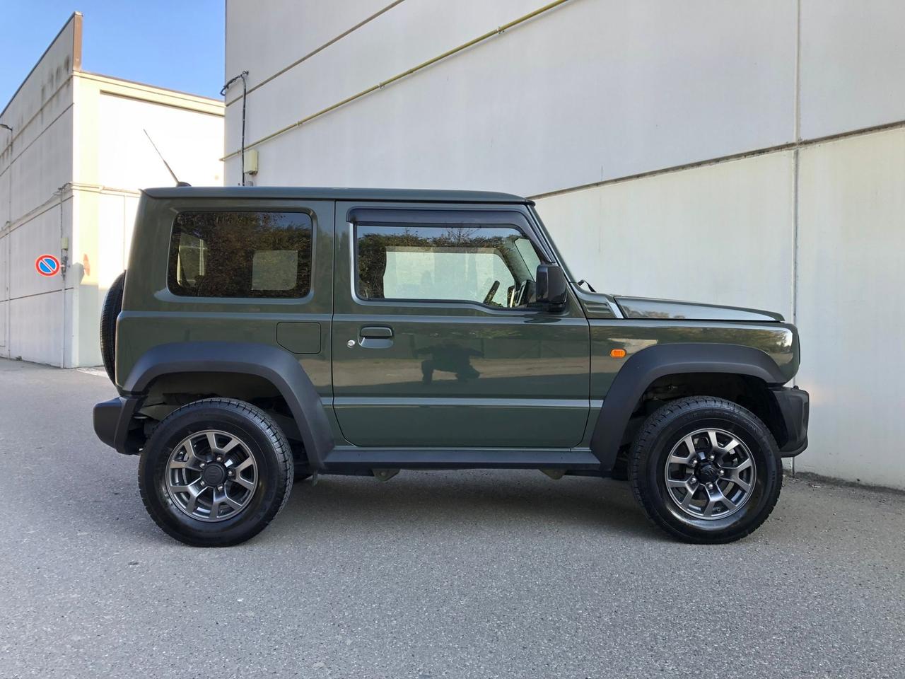 Suzuki Jimny 1.5 5MT Top