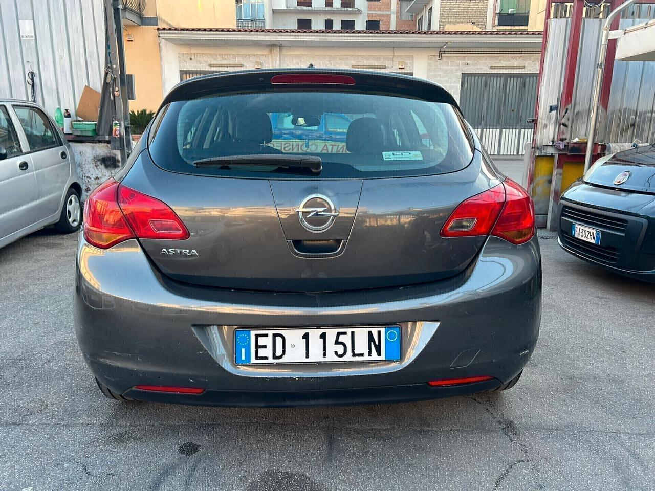 Opel astra 1.4 benzina Anno 2011 Con 136.000 km