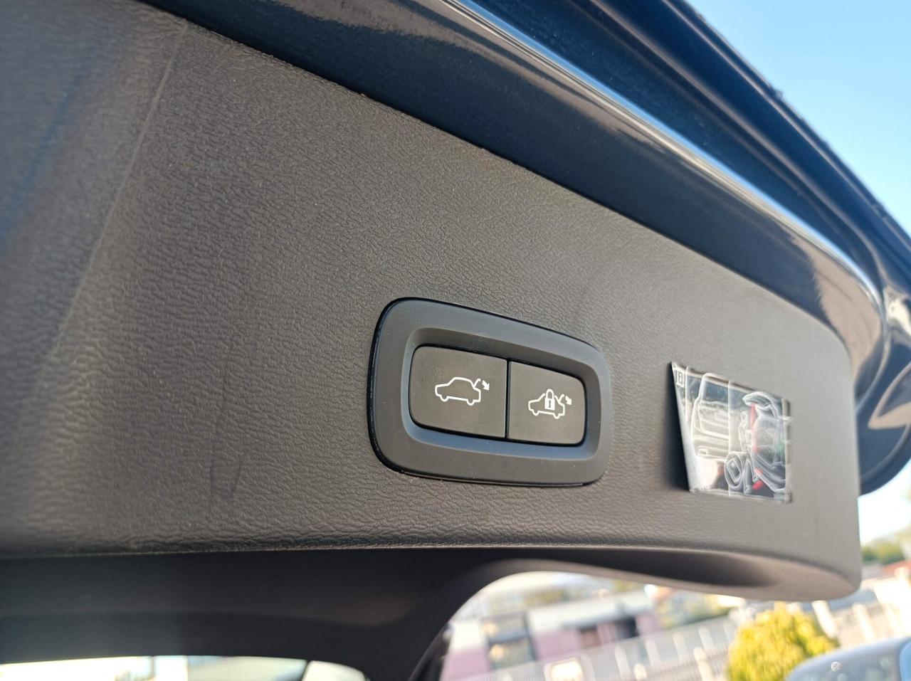 Volvo XC40 T2 Geartronic Momentum Pro