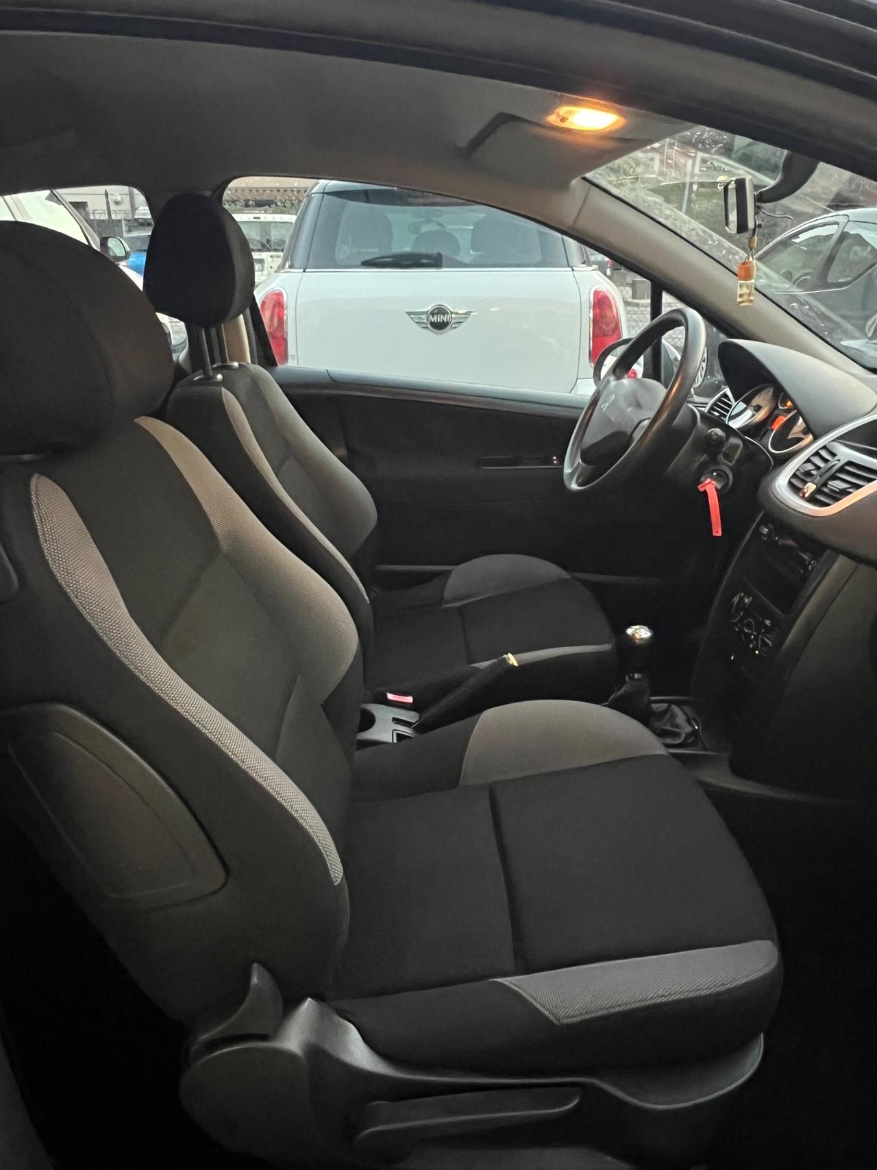 Peugeot 207 1.4 8V 75CV 5p. X Line