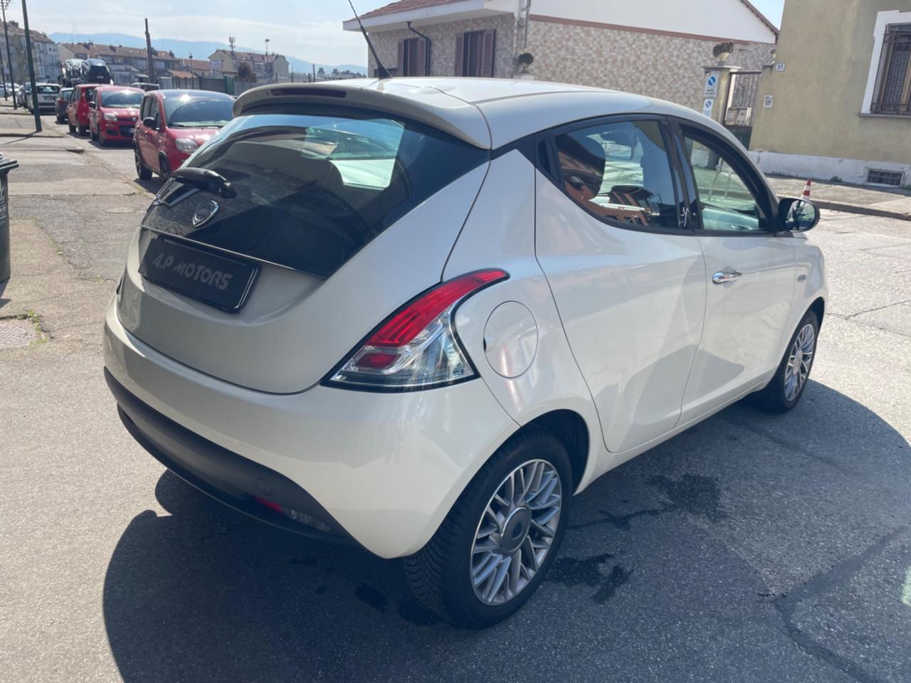 Lancia Ypsilon 1.2 69 CV 5 porte S&S Platinum