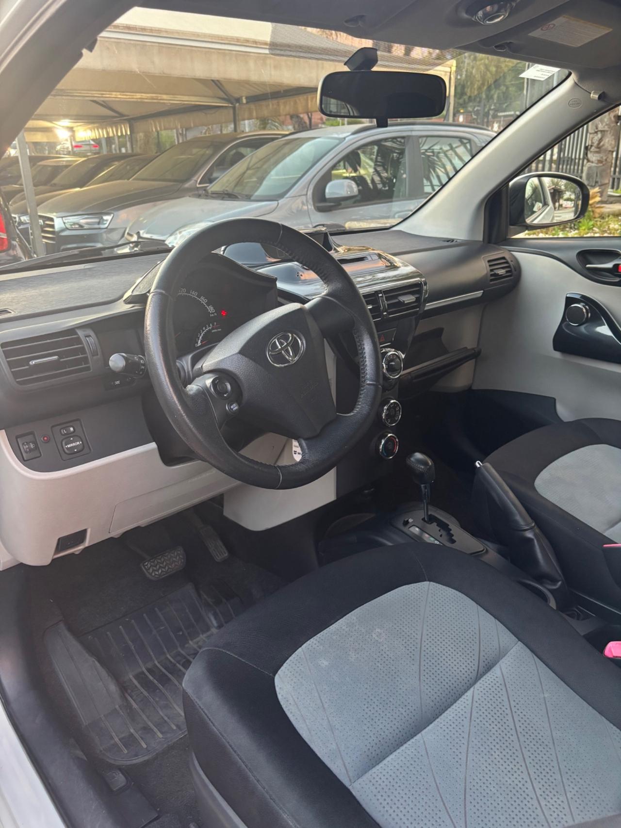 Toyota iQ 1.0 CVT Trend automatica