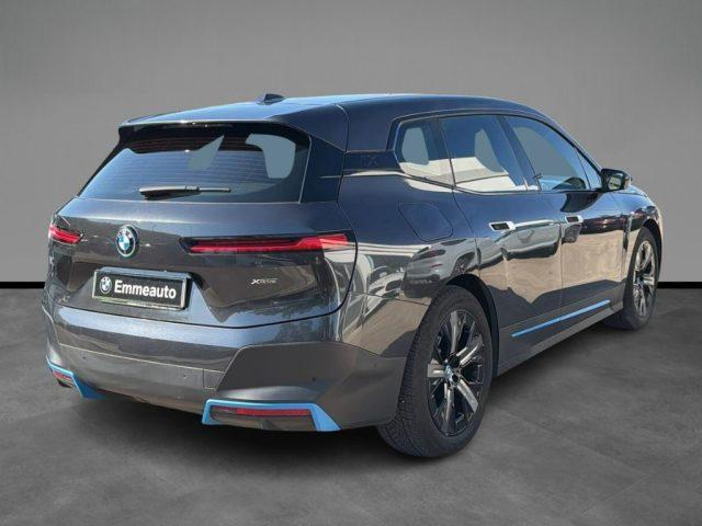 BMW iX xDrive 40