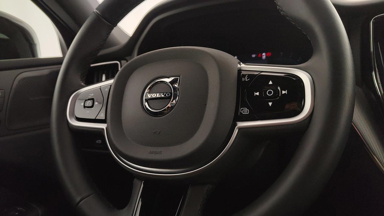 VOLVO XC60 2.0 b5 Plus Dark awd auto