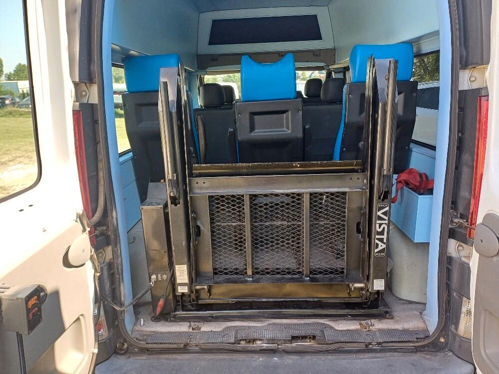 Renault Trafic 9 Posti Trasporto disabili con pedana