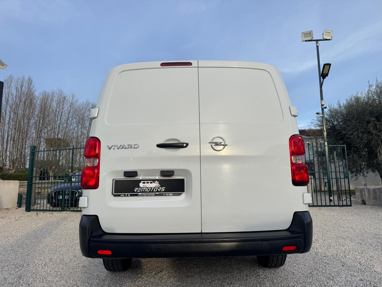 Opel Vivaro passo lungo trasporto farmaci HACCP