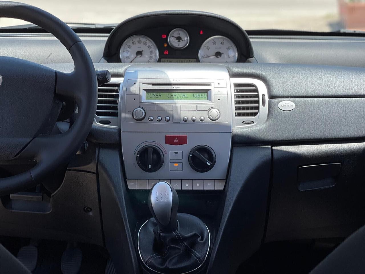 Lancia Ypsilon 1.3 MJT 75 CV Unyca