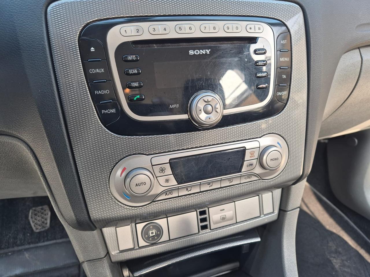 Ford Focus 2.0 (145CV) 5p. GPL TITANIUM