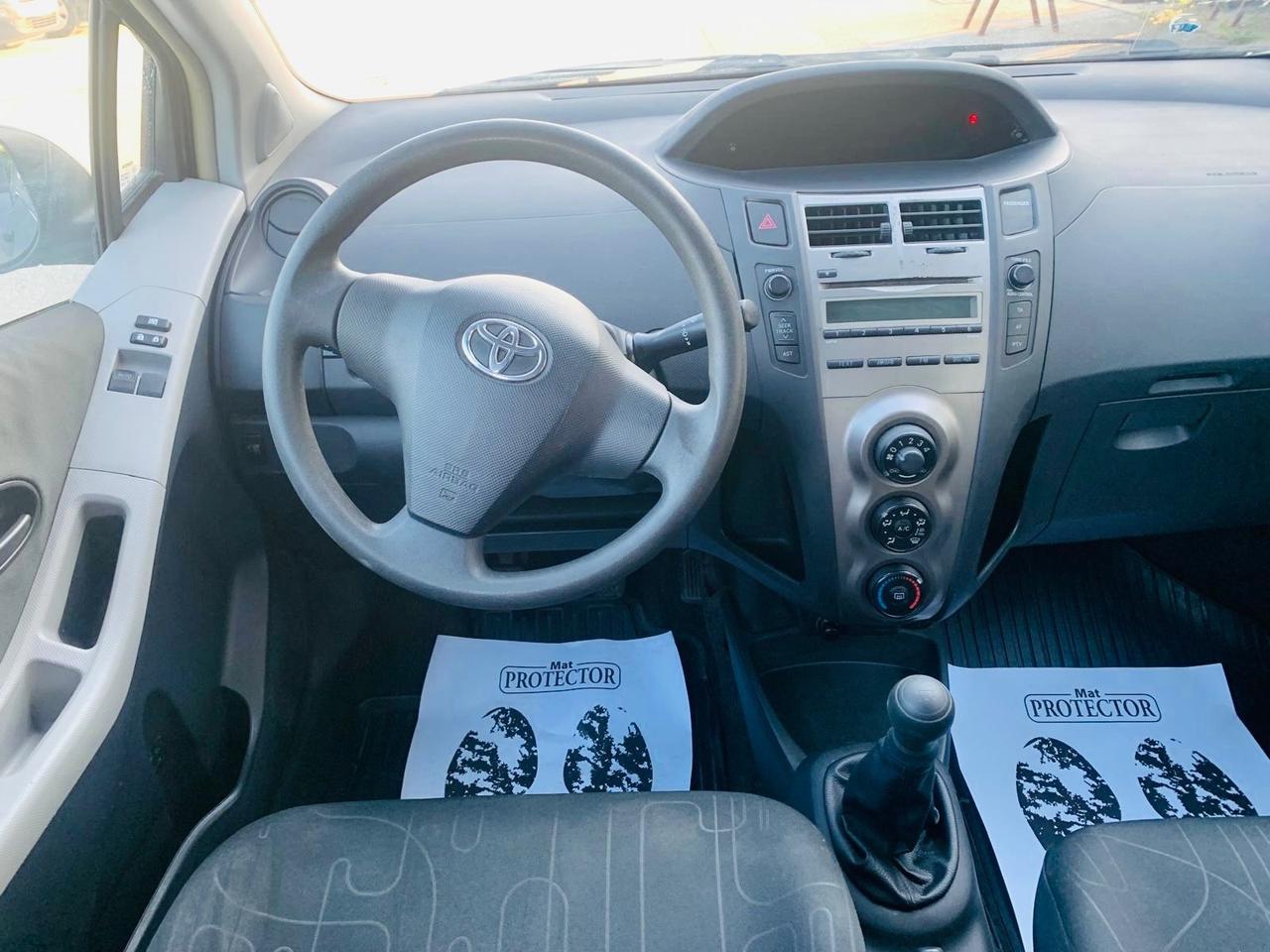 Toyota Yaris 1.0 benzina 2010 130.000km neo