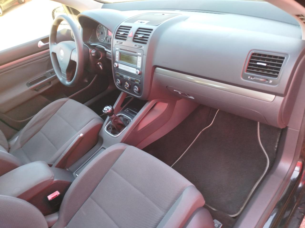 Volkswagen Golf 1.6 16V FSI 5p. Sportline