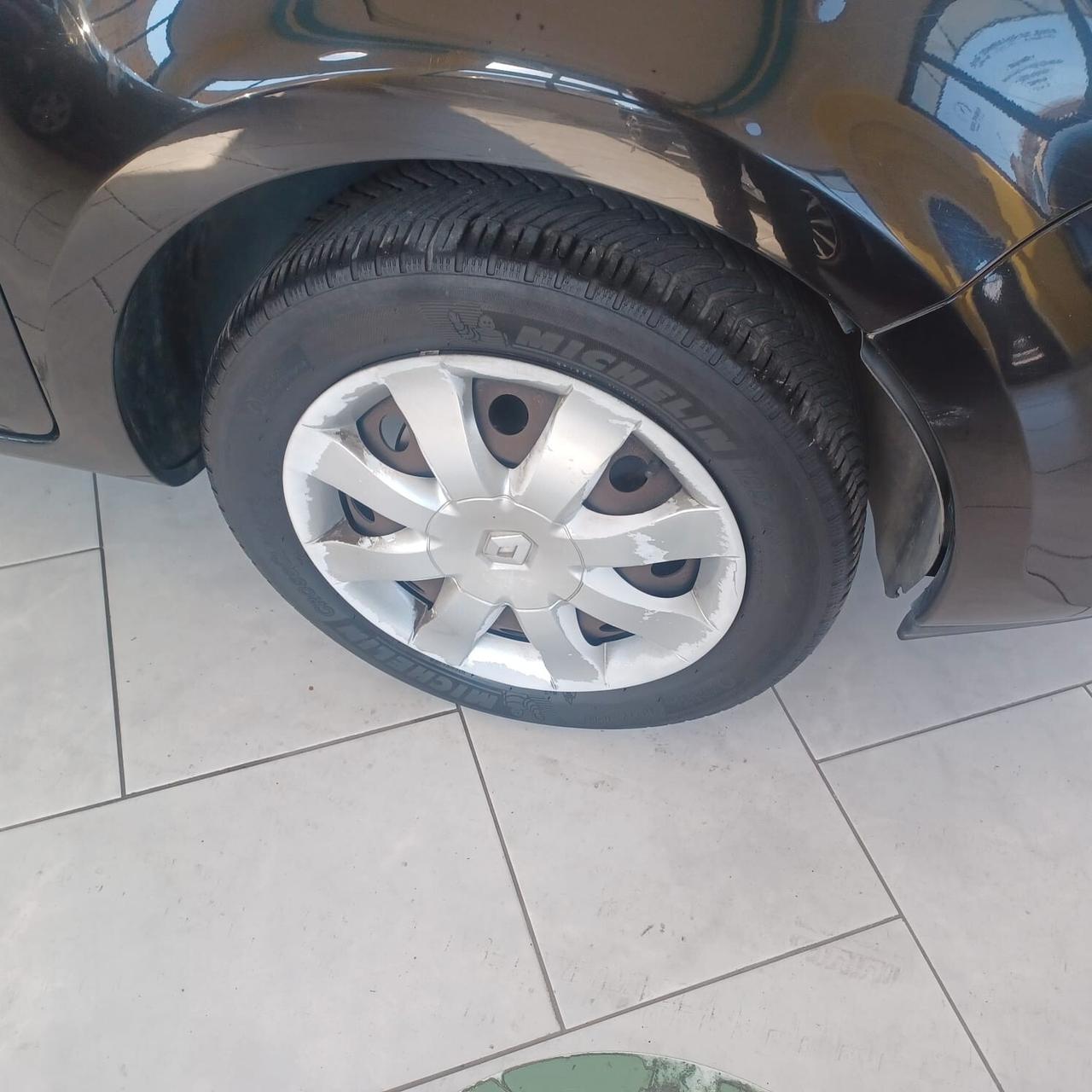 128.548KM CLIO 1.2 PERFETTA OK NEOPATENTATI