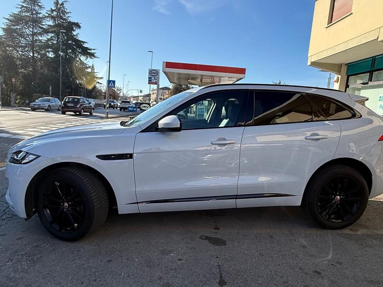 Jaguar F-Pace 180 cv #8582