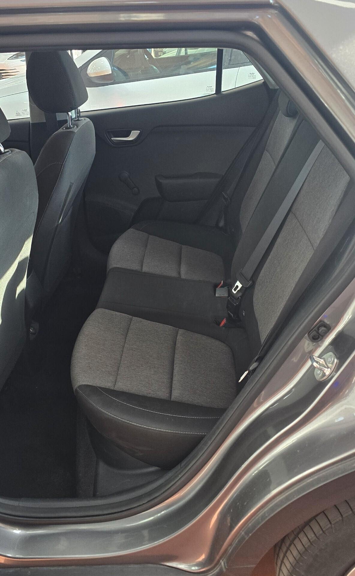 Kia Stonic 1.2 Urban DPI 80 CV (59 kW) - Il Urban Crossover Compatto e Affidabile