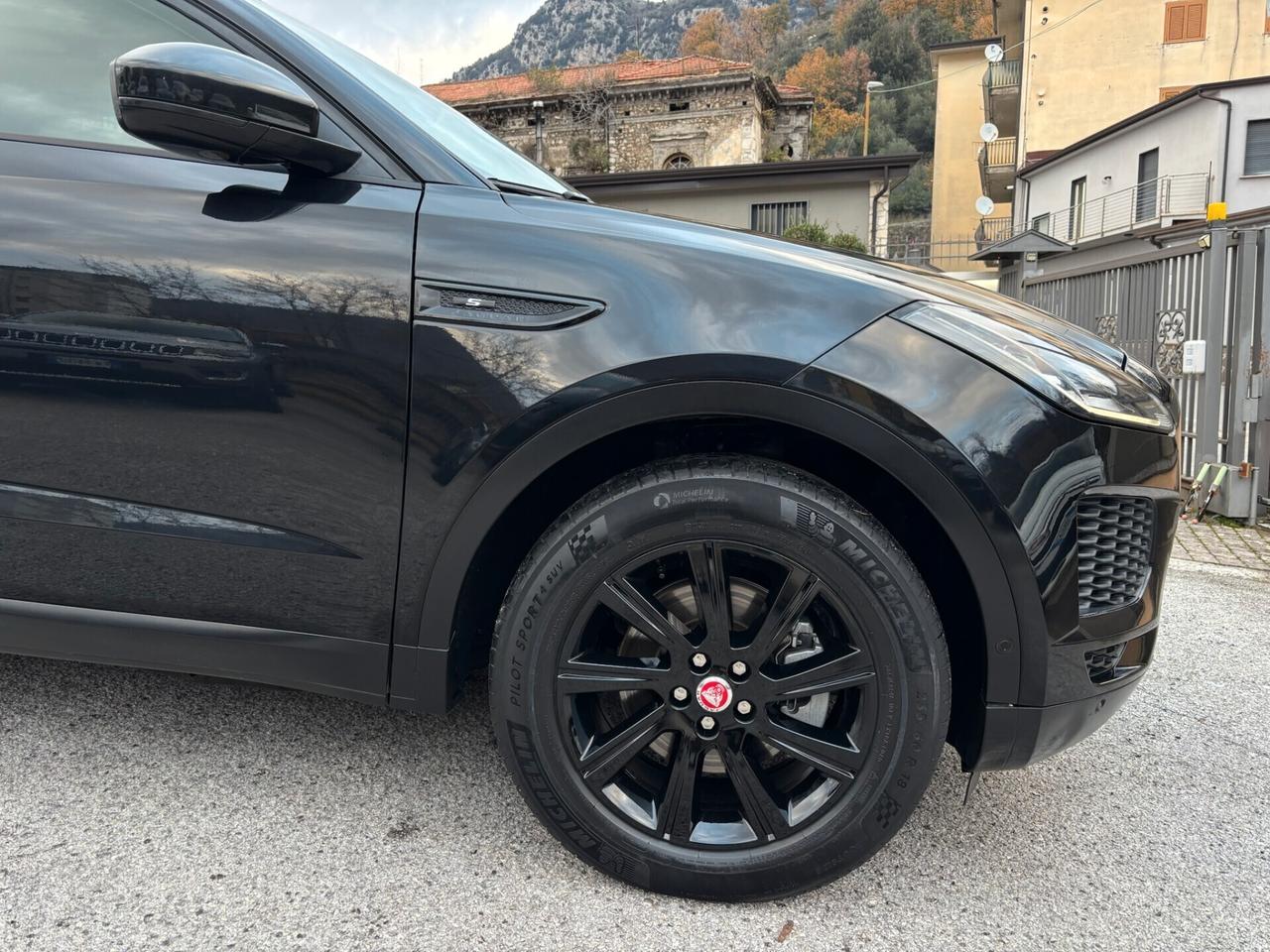 Jaguar E-Pace 2.0D 150 CV AWD R-Dynamic TOTAL BLACK my 20