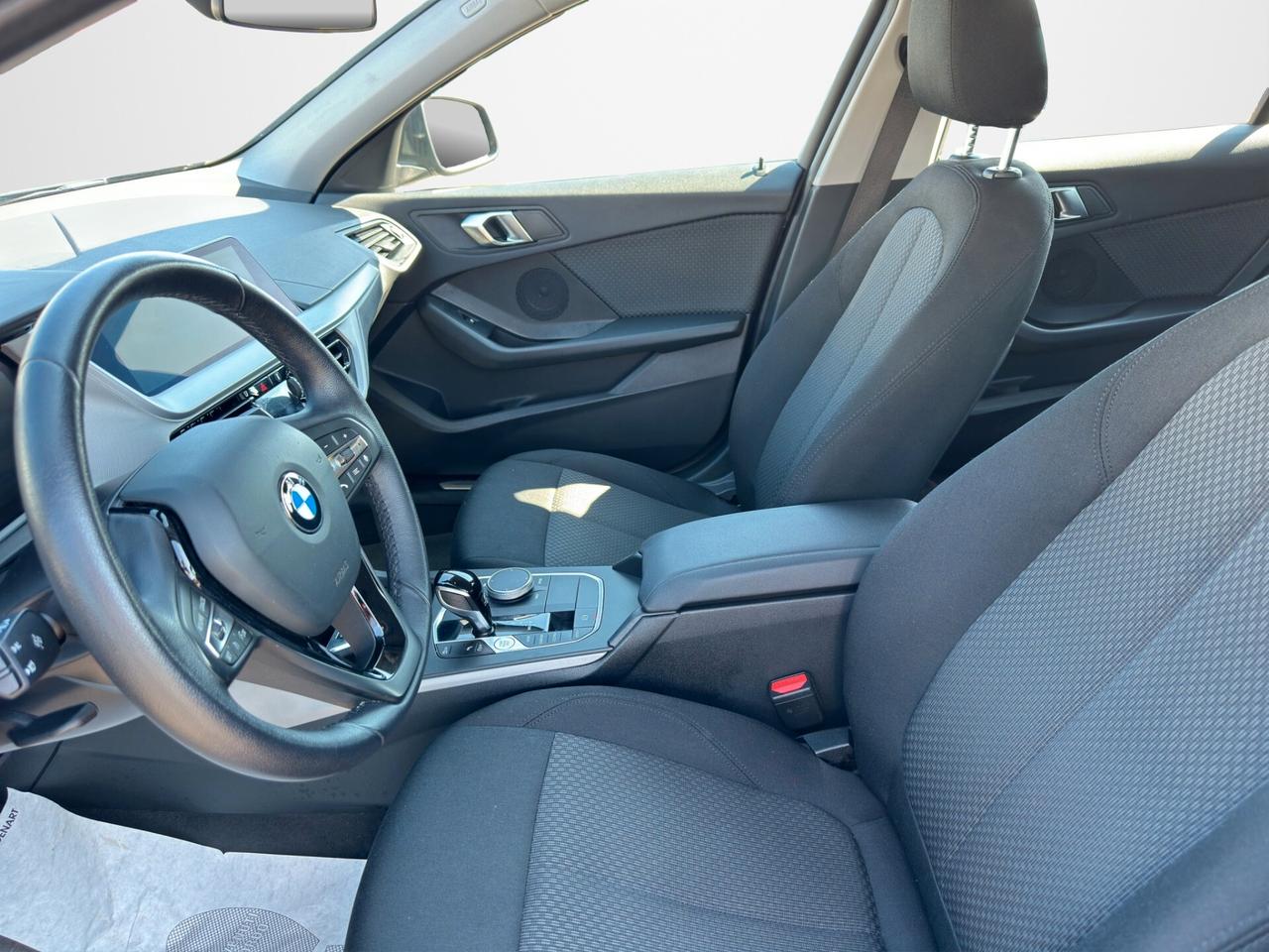Bmw 118 118d 5p. Business Advantage