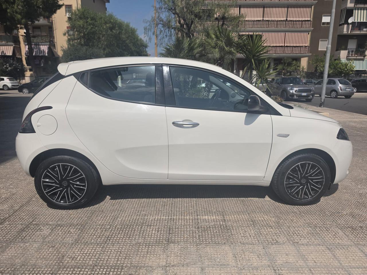 Lancia Ypsilon 1.0 FireFly 5 porte S&S Hybrid Gold