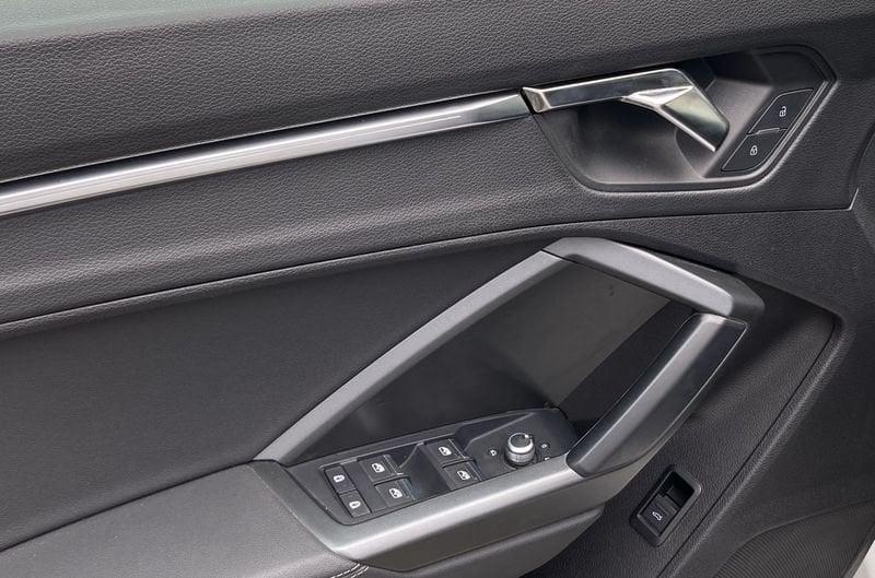 Audi Q3 SPB S Line interno ed esterno 2.0 TDI 200CV S-Tronic quattro 40