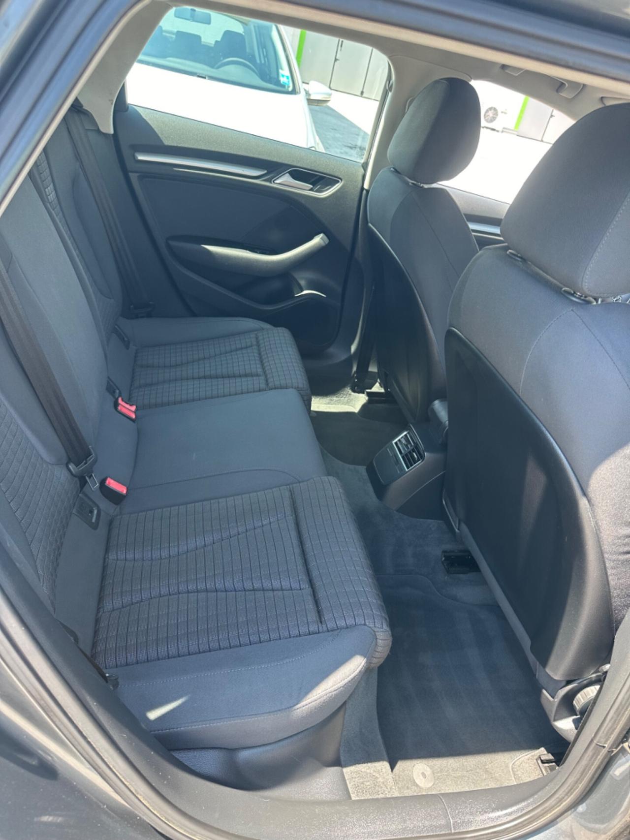 Audi A3 1.6 TDI 6 MARCE ADATTA A NEOPATENTATI