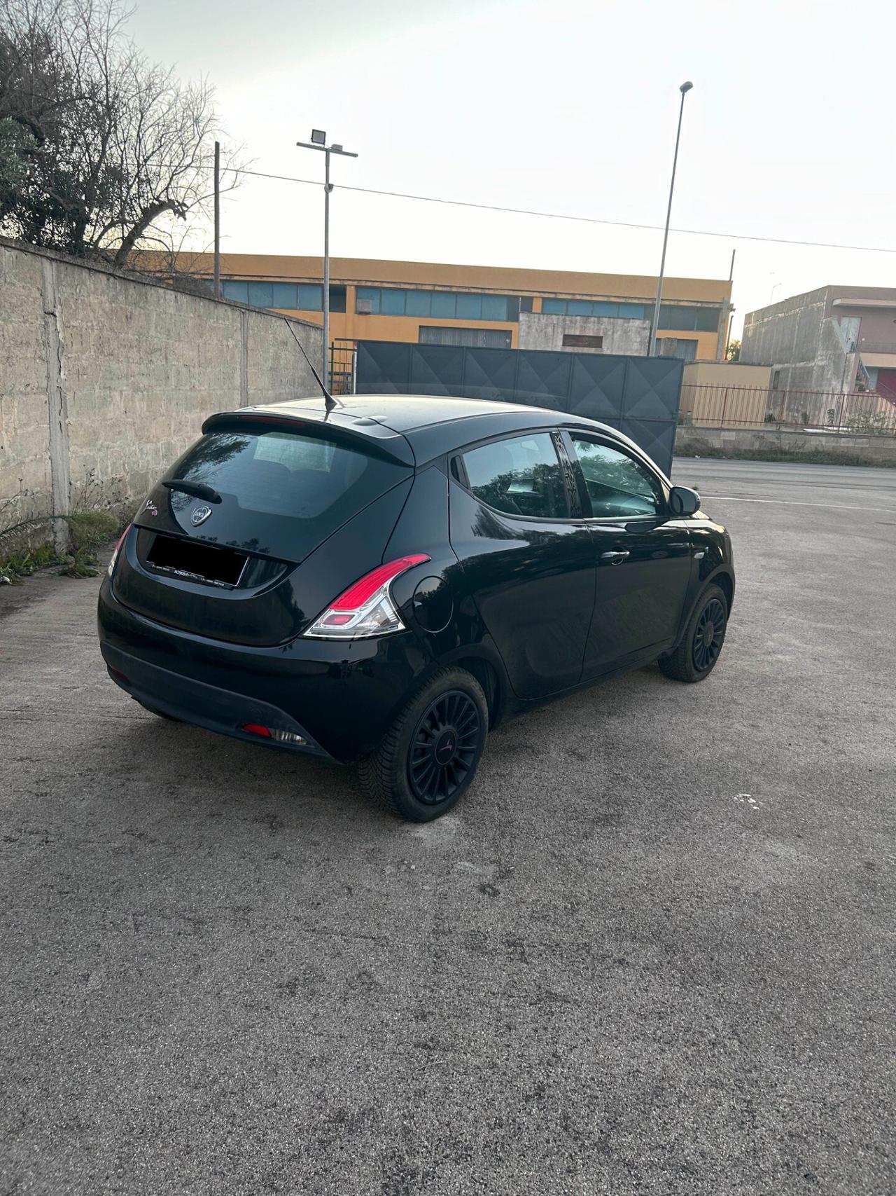 Lancia Ypsilon 1.2 69 CV 5 porte Elefantino