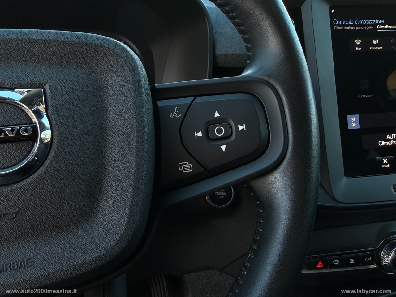 VOLVO XC40 T2 Momentum Core