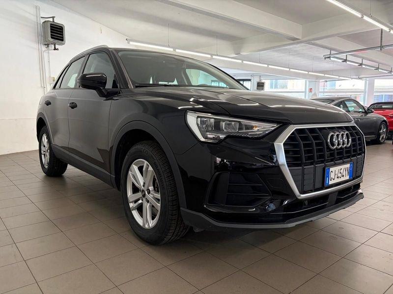 Audi Q3 45TFSI e Stronic Business
