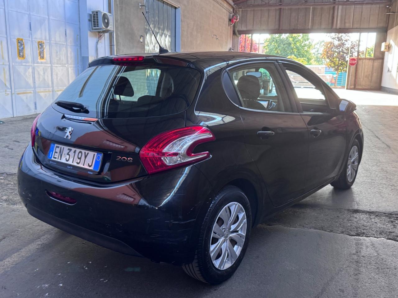 Peugeot 208 1.4 HDi 68 CV 5 porte Allure