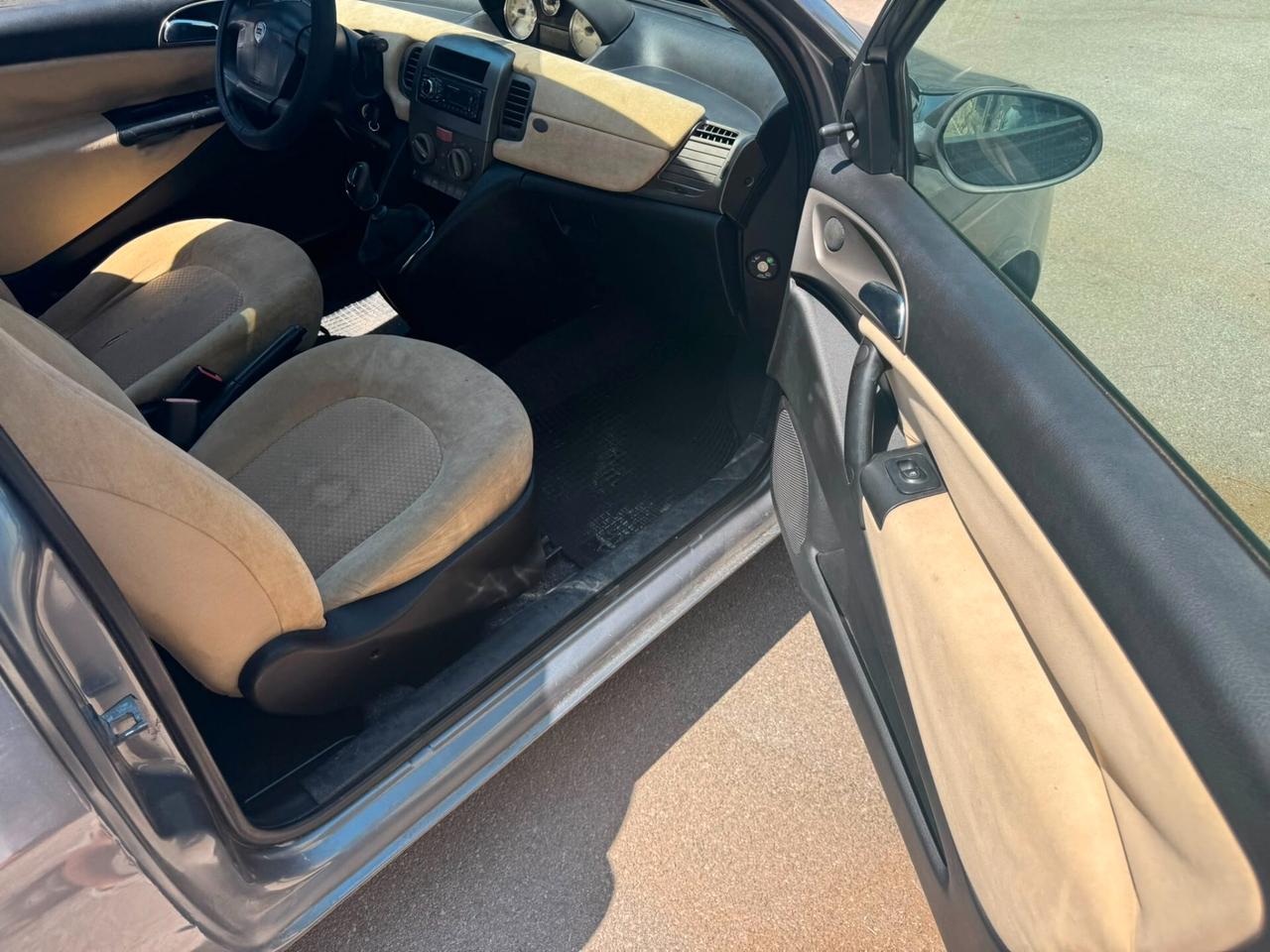 Lancia Ypsilon 1.2 16V