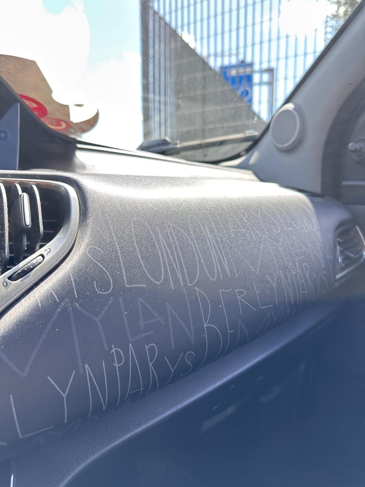 Lancia Ypsilon 1.3 95 cv elefantino viola-Mod.2014