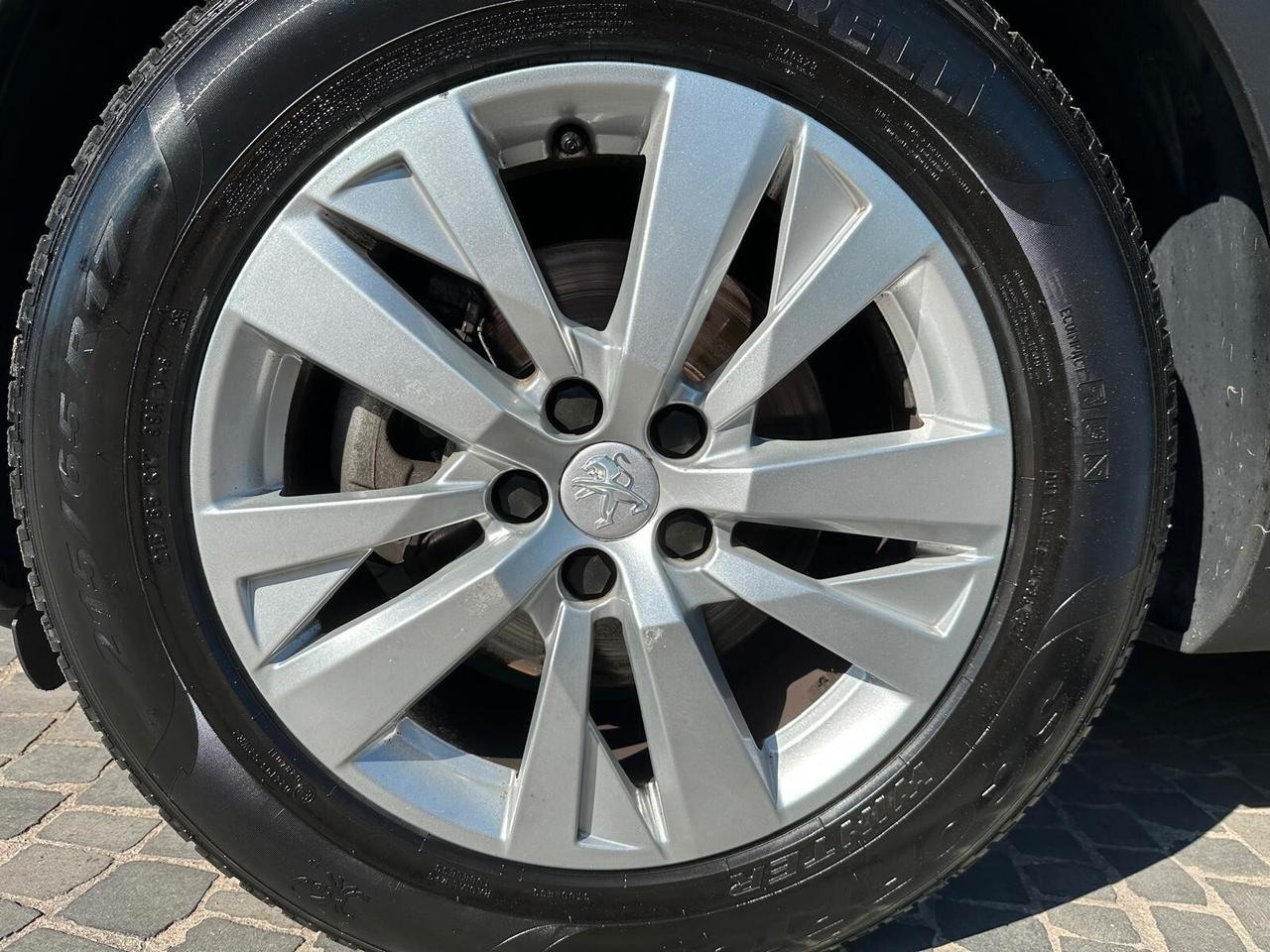 Peugeot 3008 BlueHDi 130 S&S EAT8 Active Business