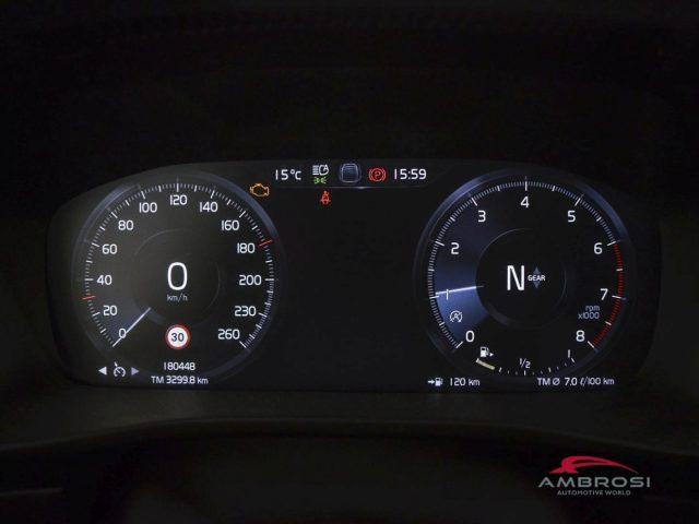 VOLVO XC40 T3 Momentum Core